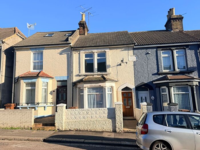 3 Bedroom Terraced House For Sale In Grove Road, Strood, Rochester, ME2