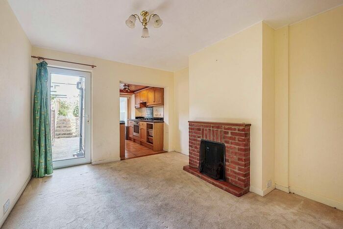 2 Bedroom Terraced House To Rent In Ludlow Road, Guildford, GU2