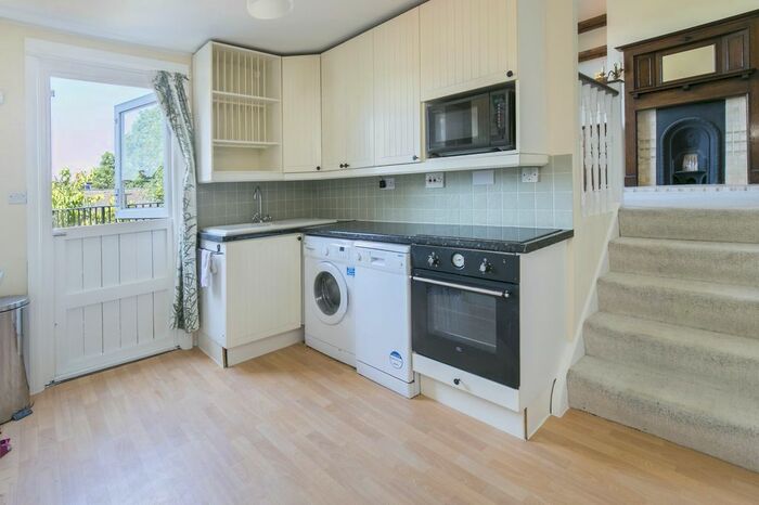 2 Bedroom Flat To Rent In Eardley Road, Streatham, SW16