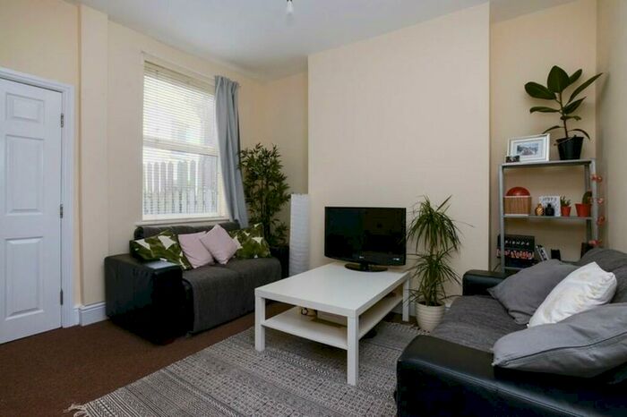 1 Bedroom Terraced House To Rent In *Students* Room, Dale Terrace, Sneinton, NG2