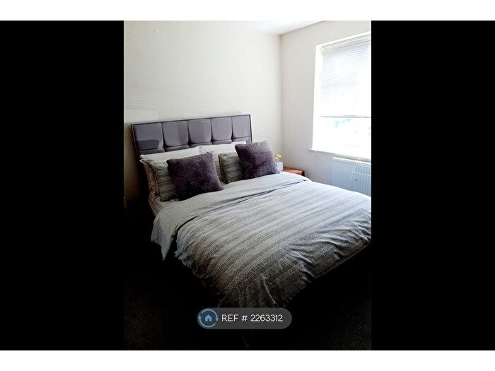 2 Bedroom Flat To Rent In Barlow Moor Court, Manchester, M20