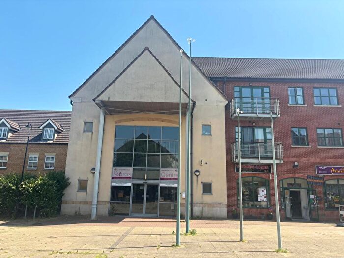2 Bedroom Flat For Sale In Wilks Walk, Grange Park, Northampton, NN4