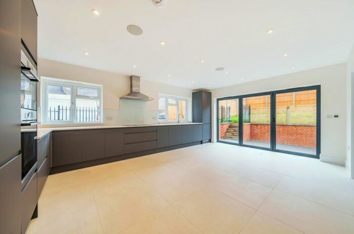 4 Bedroom Property To Rent In Brook Road, London, NW2