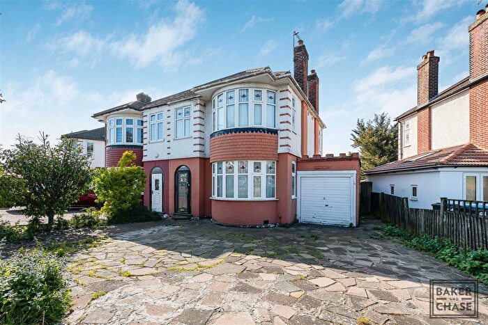 3 Bedroom Semi Detached House For Sale In Firs Park Avenue, London, N21