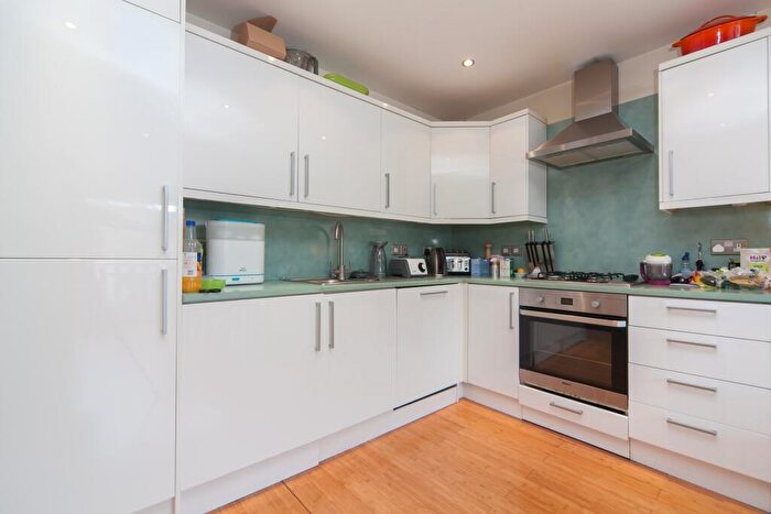 2 Bedroom Flat To Rent In Finchley Road, NW11