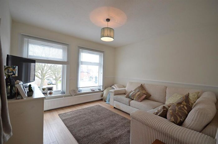 1 Bedroom Flat For Sale In Leavesden Road, Watford, WD24