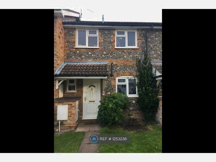 3 Bedroom Terraced House To Rent In Chive Court, Farnborough GU14