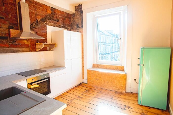 3 Bedroom Flat To Rent In Hmo Walker Street, Paisley, PA1