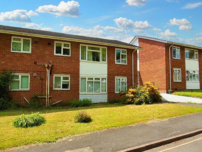2 Bedroom Flat To Rent In Langton Close, Winchester, SO22