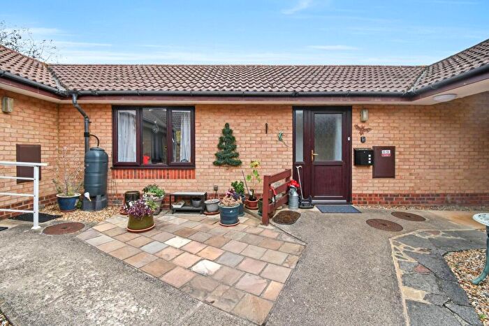 1 Bedroom Terraced Bungalow For Sale In Walcourt Road, Kempston, Bedford, MK42