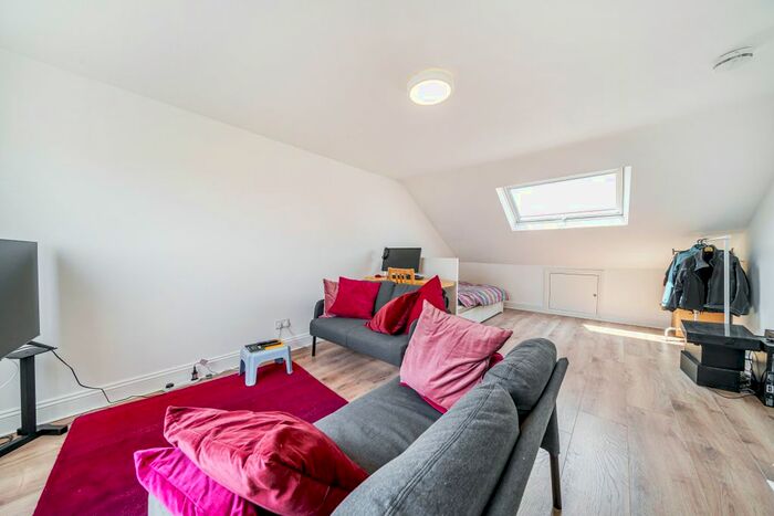 2 Bedroom Flat To Rent In Burnham Way, London, W13