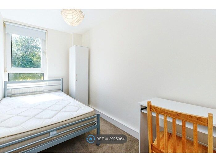 3 Bedroom Flat To Rent In Mayford, London, NW1