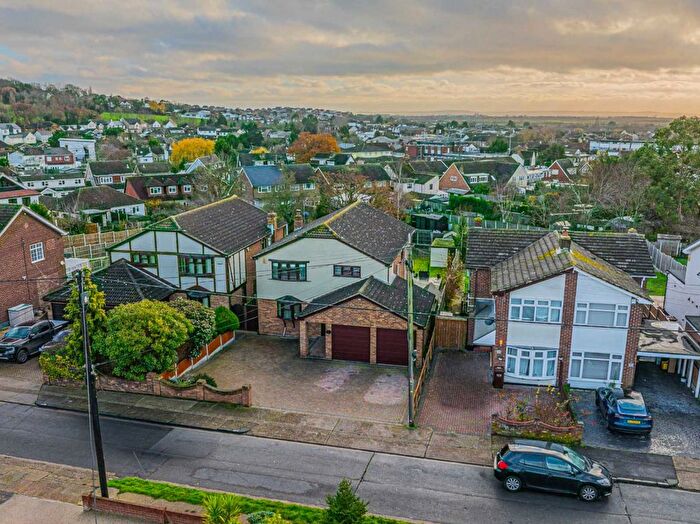 4 Bedroom Detached House For Sale In Cumberland Avenue, Benfleet, SS7