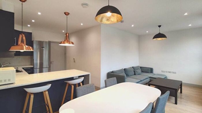 2 Bedroom Flat To Rent In Castlebar Road, London, W5