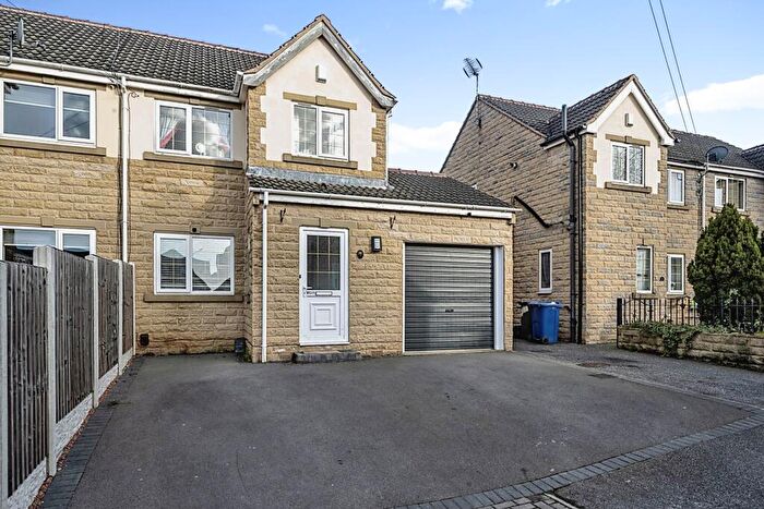 3 Bedroom House To Rent In Peakstone Close, Balby, Doncaster, DN4