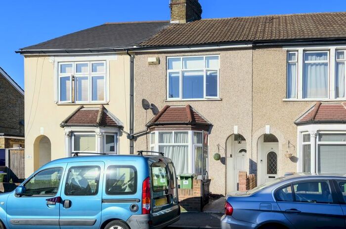 3 Bedroom Flat To Rent In Brook Street, Erith, DA8