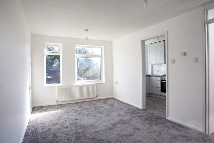 1 Bedroom Flat To Rent In West Grove, Woodford Green, IG8