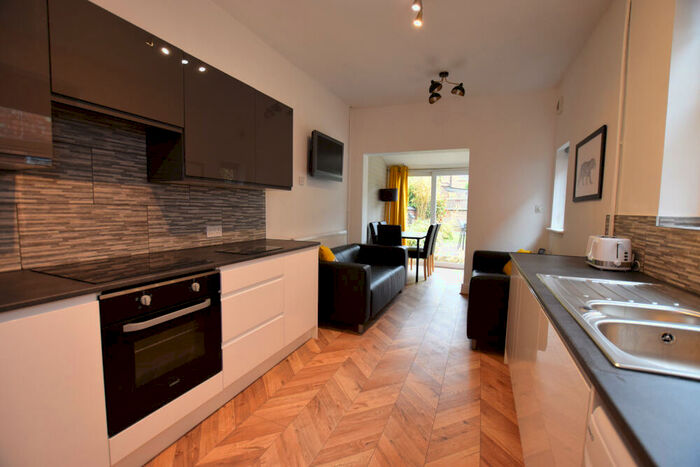 5 Bedroom Terraced House To Rent In Southampton Road, Far Cotton, Northampton, NN4