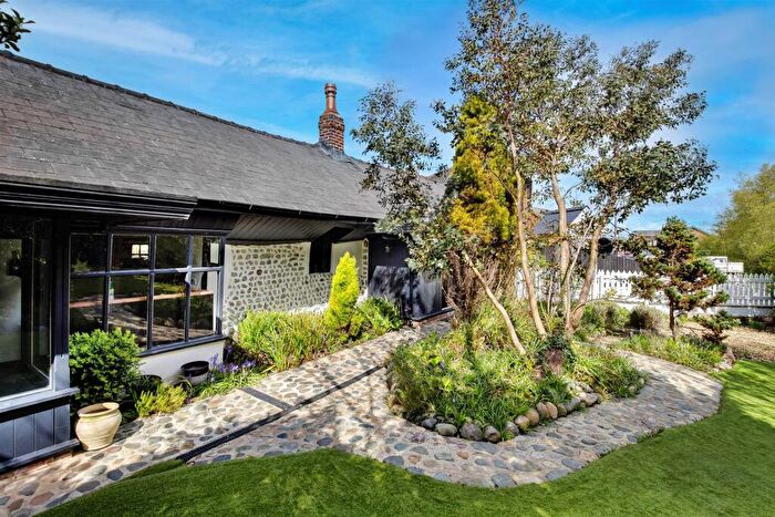 3 Bedroom Cottage For Sale In Crabtree Road, Thornton-Cleveleys, FY5