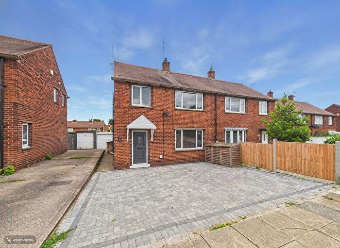 3 Bedroom Semi Detached House For Sale In Long Crest, Pontefract, WF8