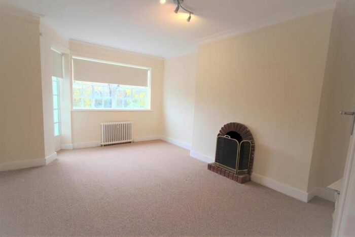 3 Bedroom Flat To Rent In Ealing Village, Noth Ealing, W5