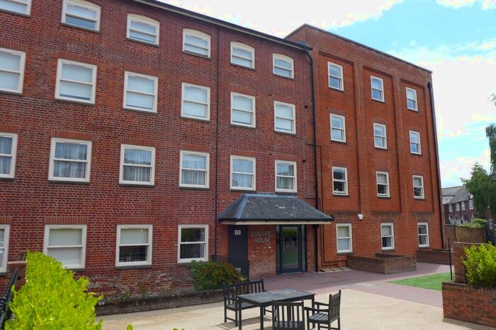 2 Bedroom Flat To Rent In Romsey The Horsefair Unfurnished, SO51