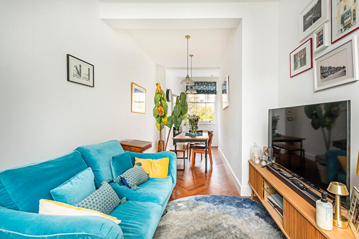 2 Bedroom House For Sale In Cloudesley Road, London, N1