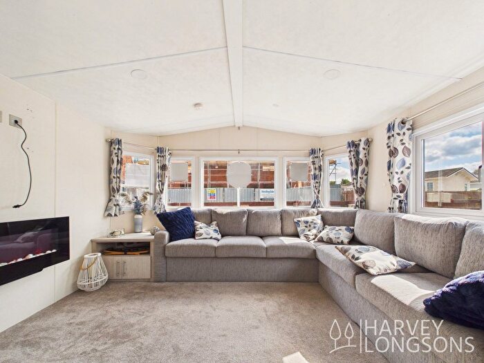 3 Bedroom Park Home For Sale In Faversham Road, Seasalter, Whitstable, CT5