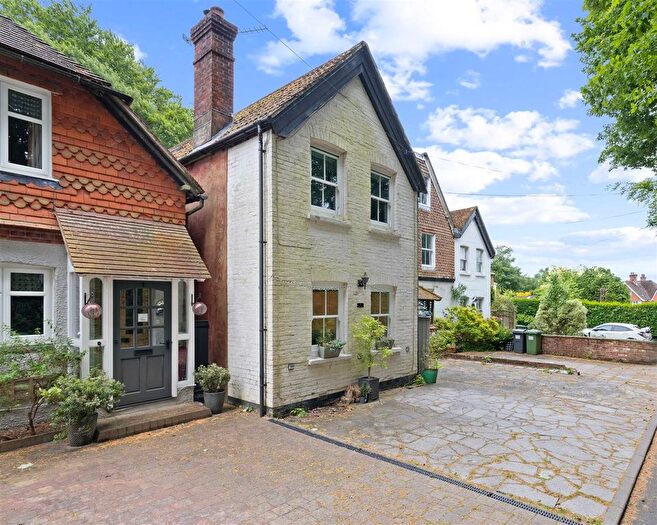 3 Bedroom End Terrace House For Sale In The Avenue, Grayshott, Hindhead, GU26