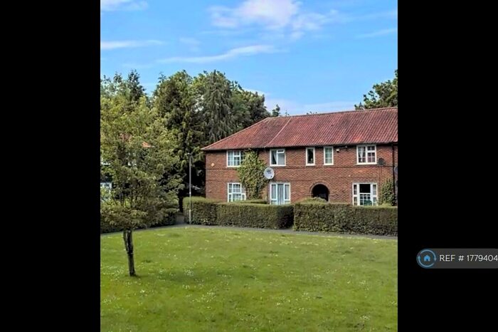 3 Bedroom Terraced House To Rent In Silkstream Road, Middlesex, HA8