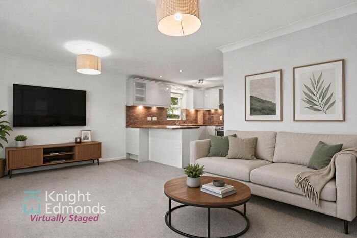 2 Bedroom Flat For Sale In Tonbridge Road, Rocklands, ME16