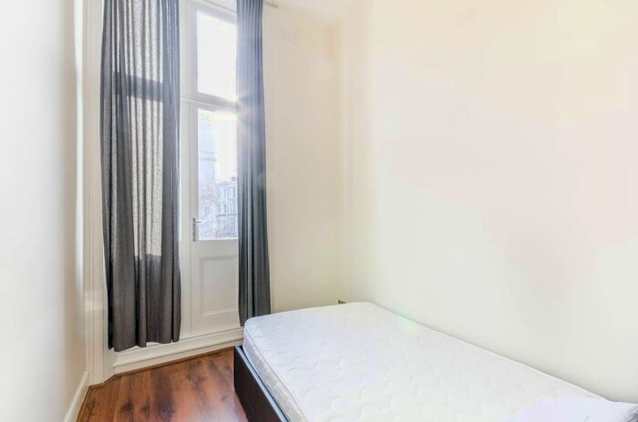 1 Bedroom Flat To Rent In Longridge Road, Earls Court, London, SW5