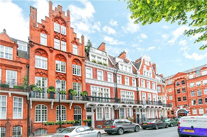 2 Bedroom Flat To Rent In Kensington Court, Kensington, London, W8