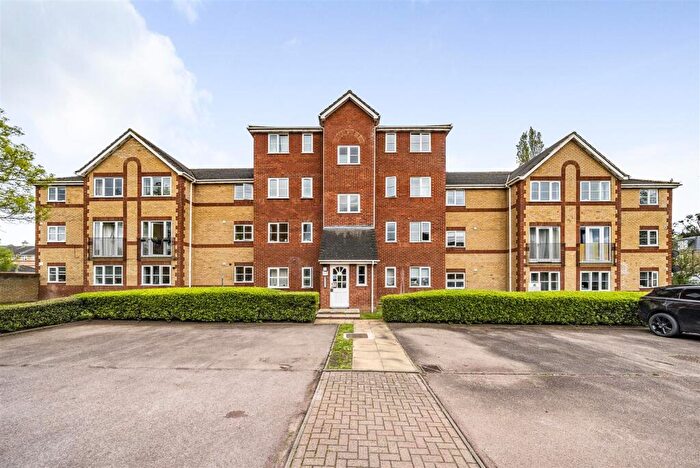 1 Bedroom Flat For Sale In Offers Court, Winery Lane, Kingston Upon Thames, KT1