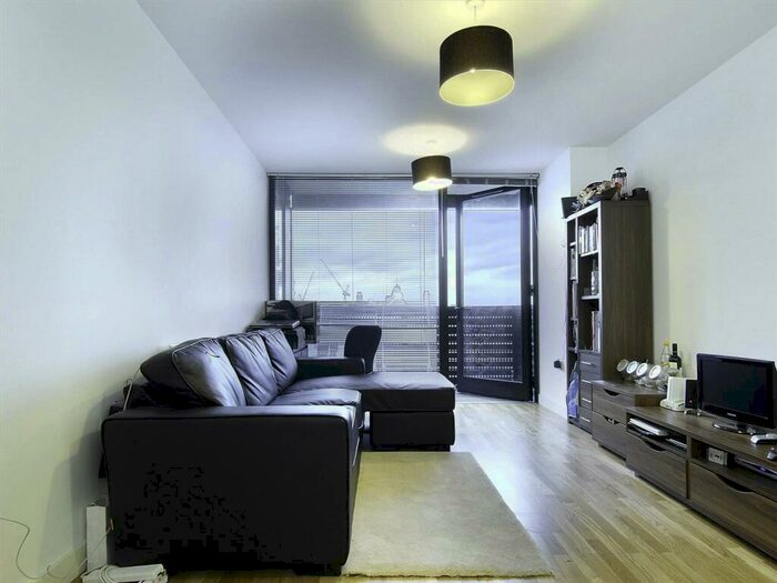 2 Bedroom Flat To Rent In Amelia Street, Elephant And Castle, London, SE17