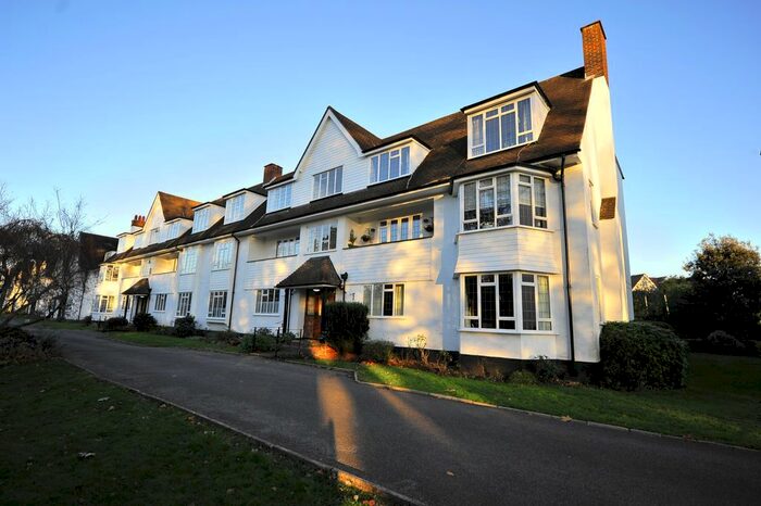 2 Bedroom Flat To Rent In Watts Road, Thames Ditton, KT7