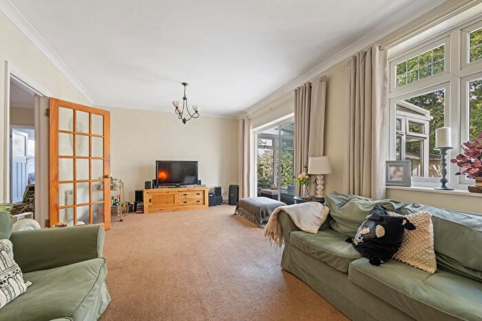 4 Bedroom Detached House For Sale In Stour Way, Christchurch, BH23