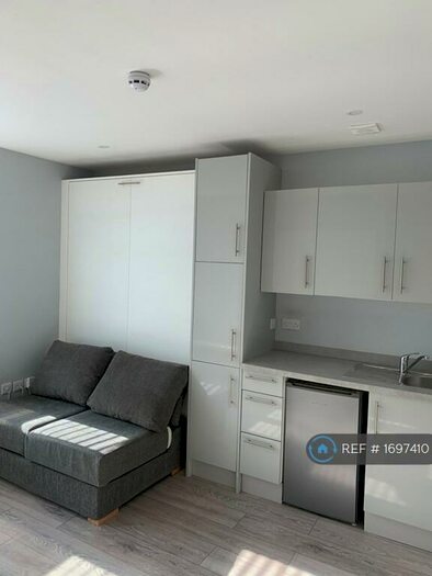 Studio To Rent In Baring Road, London, SE12