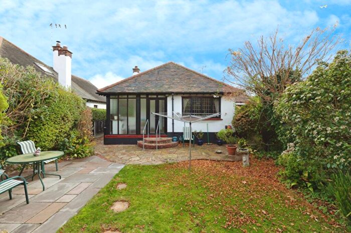 2 Bedroom Bungalow For Sale In Daines Close, Southend-on-Sea, Essex, SS1