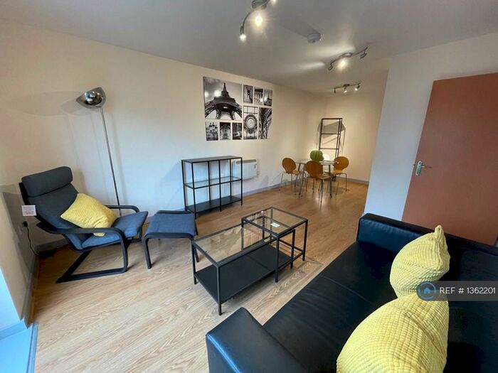 2 Bedroom Flat To Rent In Bishops Corner, Manchester, M15