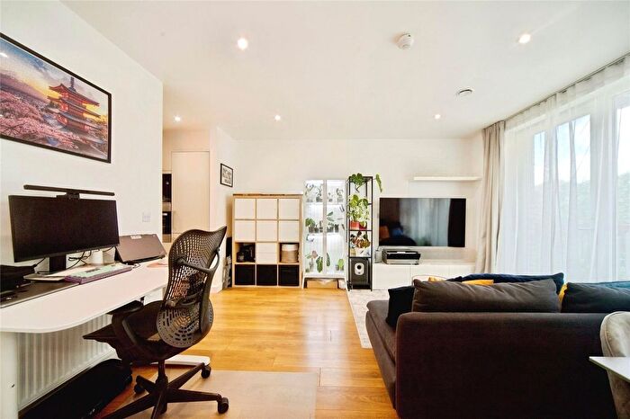 1 Bedroom Flat For Sale In Mahindra Way, Beckton, London, E6