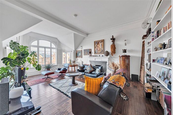 4 Bedroom Apartment For Sale In Maisemore Mansions, Canfield Gardens, London, NW6
