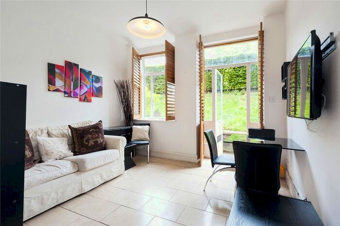 1 Bedroom Flat To Rent In Rosebery Avenue, London, EC1R