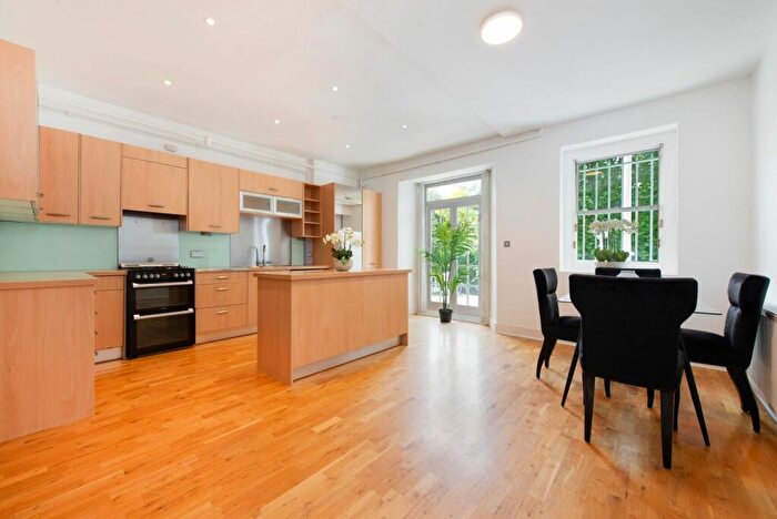 2 Bedroom Apartment To Rent In Hamilton Terrace, St Johns Wood, London, NW8