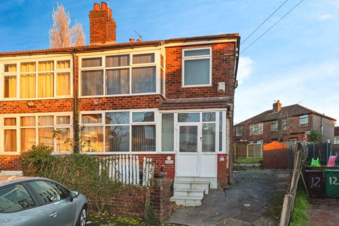 3 Bedroom Semi Detached House For Sale In Edgefield Avenue, Manchester, M9