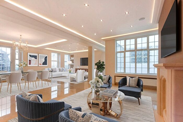 4 Bedroom Flat To Rent In Berkeley Court, Glentworth Street, Marylebone, NW1