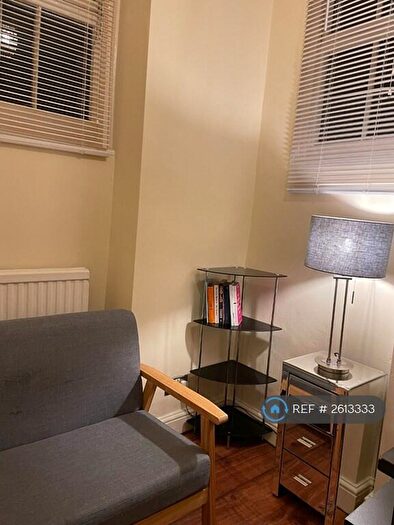 2 Bedroom Flat To Rent In Cavendish Mansions, London, EC1R