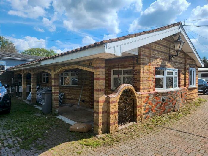 5 Bedroom Semi-Detached Bungalow To Rent In Love Lane, Iver, SL0