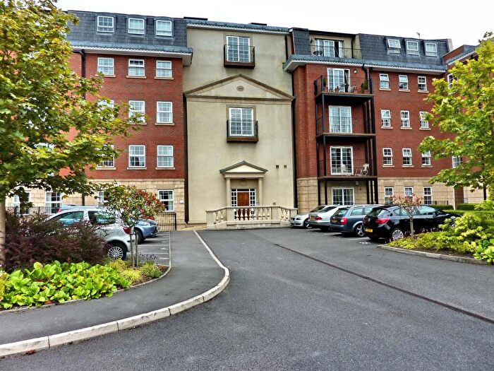 2 Bedroom Apartment To Rent In Higher Lane, Whitefield, M45
