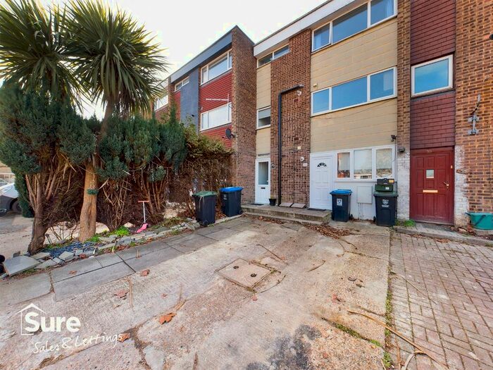 3 Bedroom Maisonette To Rent In Westerdale, Hemel Hempstead, Hertfordshire, HP2